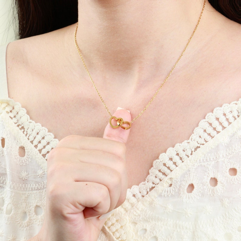 Engraved Name Heart Necklace Lover Necklace for Wife, Mothers, Girlfriend - Wedding Gift